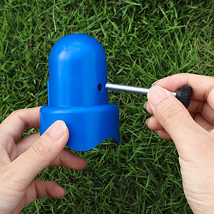 synoratory 1.5”Diameter Trampoline Enclosure Pole Caps with Screw Thumb for Trampoline Net Hook, 8 Pieces Safety Trampoline Pole Caps Blue